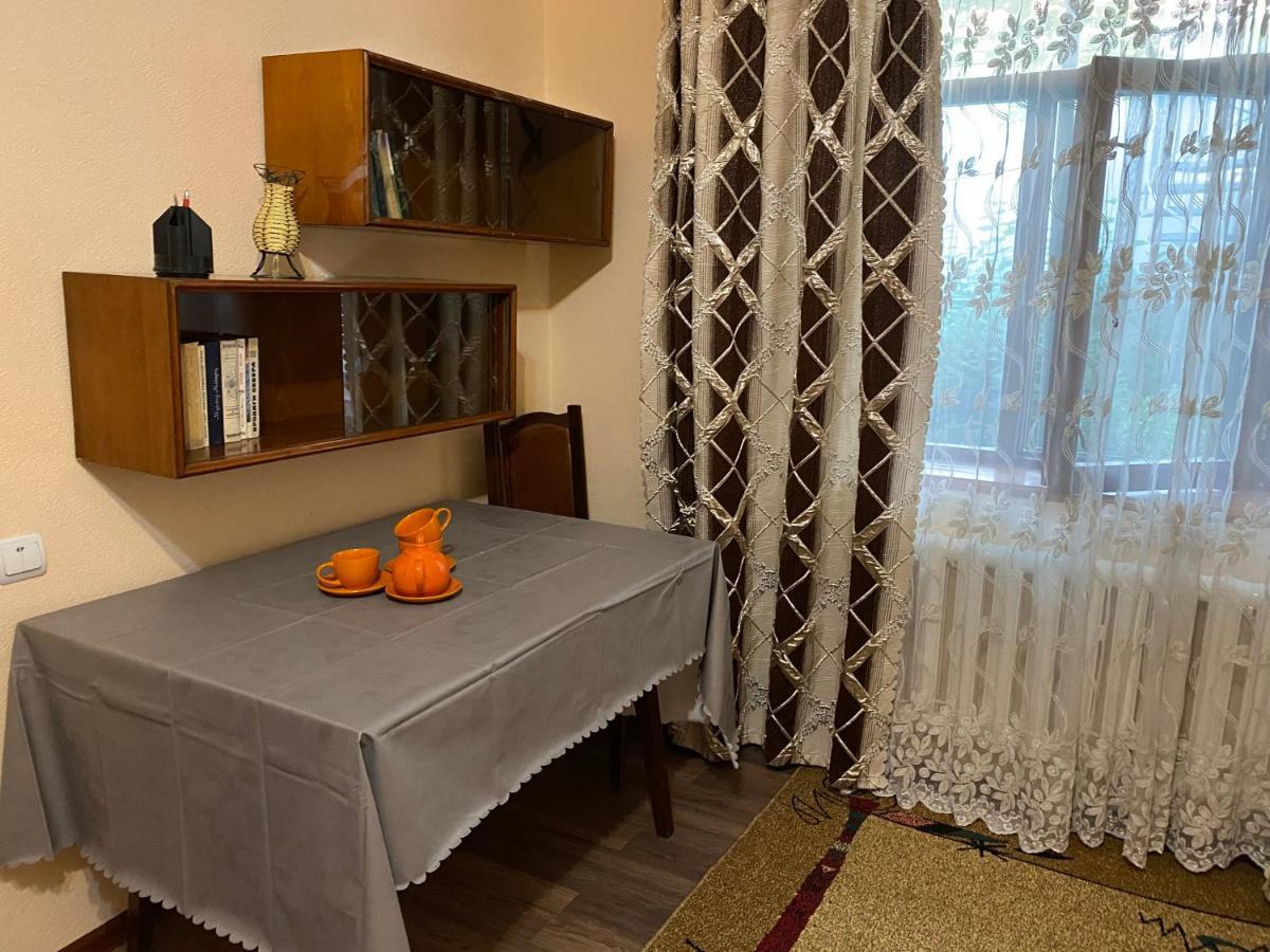 Guest House Vip Osh Bagian luar foto